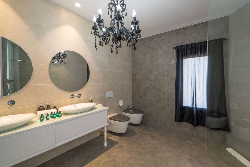 Crystal Suite Bathroom