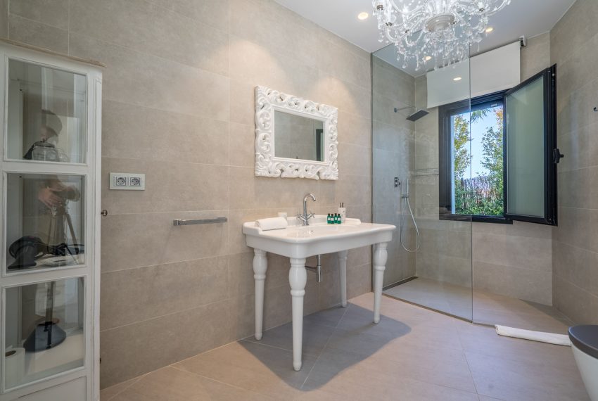 Island Coral Suite Bathroom (1)